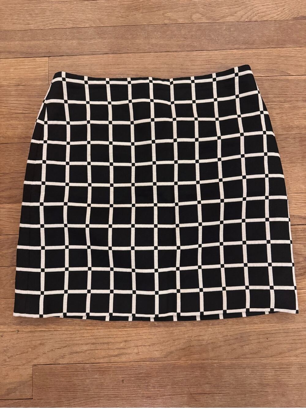 Ann Taylor Women's Black White Windowpane Grid Mini Skirt - Size 4
 b25